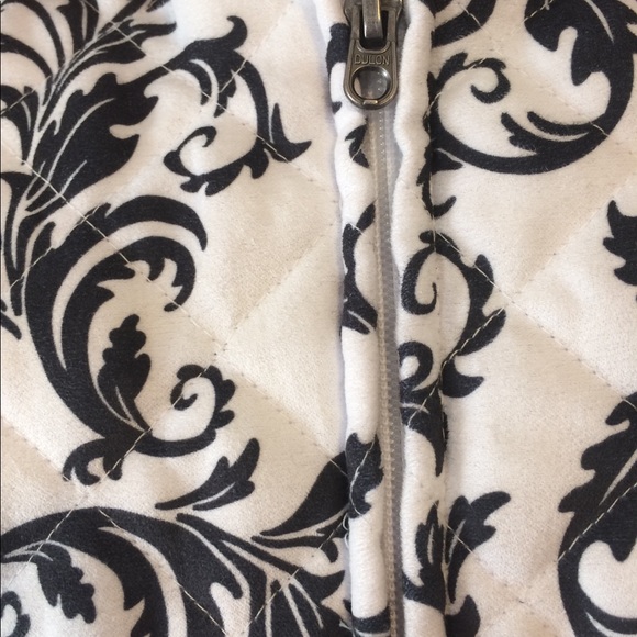 Beautiful vest - Picture 2 of 2